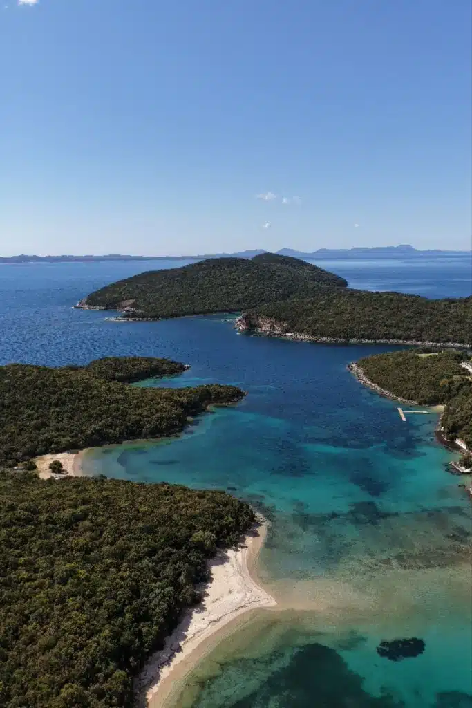 Isole di Sivota, Tesprozia, Grecia – fotografia panoramica delle isole verdi e delle acque cristalline del Mar Ionio.