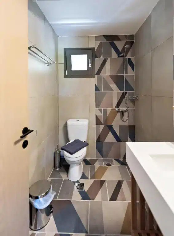 AGALI ROOM PERDIKA THESPROTIAS GREECE bathroom modern clean