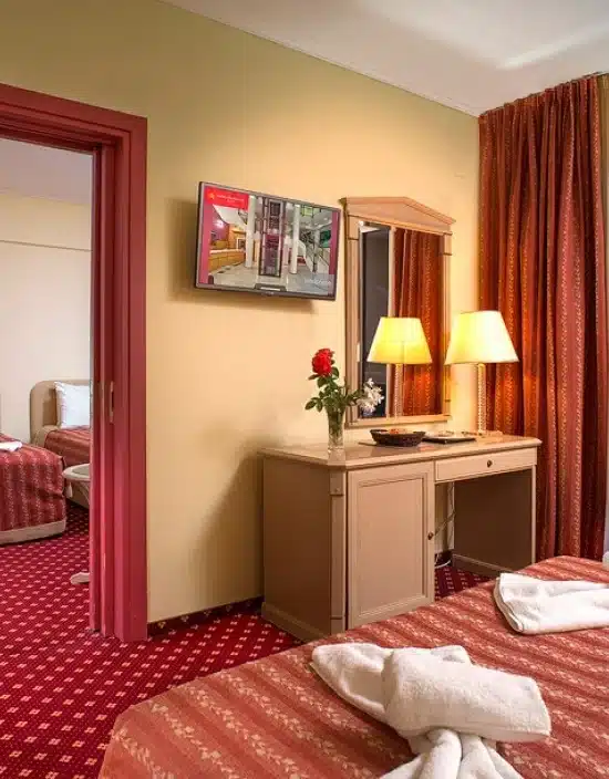 Guest room with desk and mirror at Angelika Pallas Hotel, Igoumenitsa