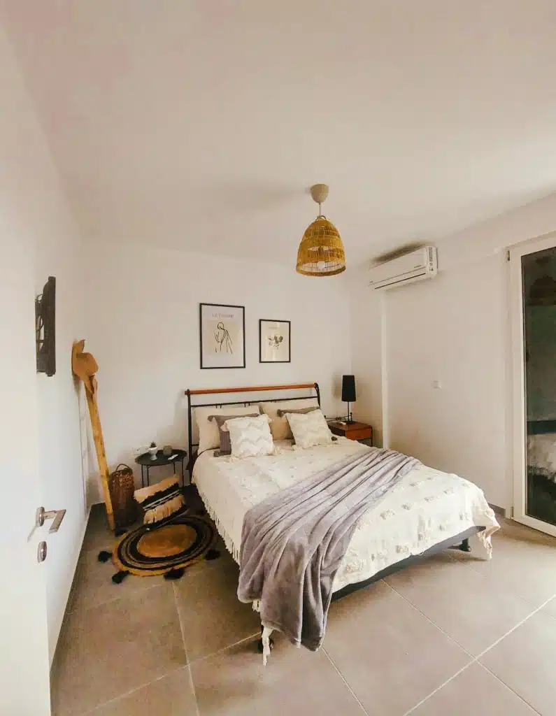 Υπνοδωμάτιο στο Bellezza Apartment στα Σύβοτα, δίπλα στην παραλία Μπέλλα Βράκα