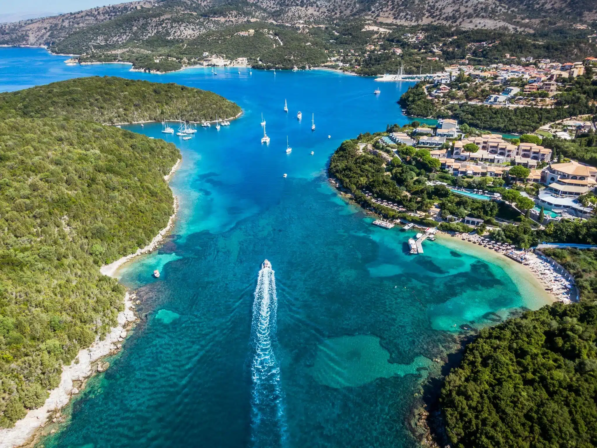 Sivota Griechenland – Kristallklares türkisfarbenes Wasser und idyllische Küstenlandschaft im Ionischen Meer