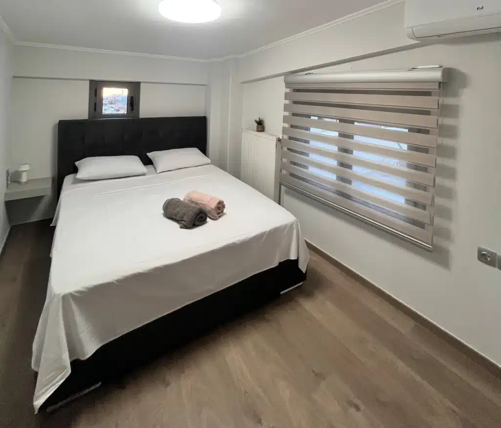 Sunny Loft Ηγουμενίτσα διαμέρισμα με θέα θάλασσα και ιδιωτικό μπαλκόνι