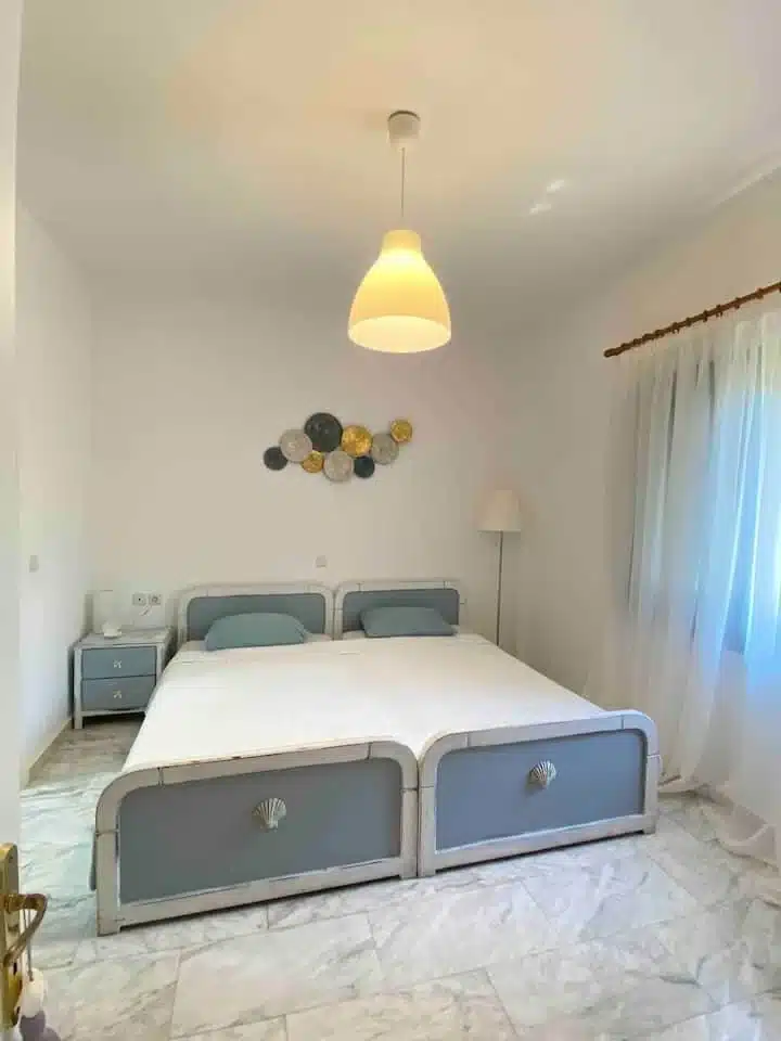Φωτεινό υπνοδωμάτιο στο Oassis Holiday Apartment στα Σύβοτα Θεσπρωτίας