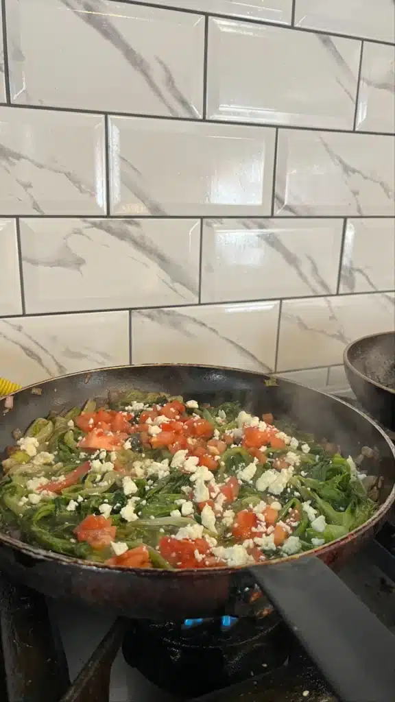 Fresh Greek village salad at Lontza Tavern in Foiniki – local ingredients and homemade cuisine near Igoumenitsa