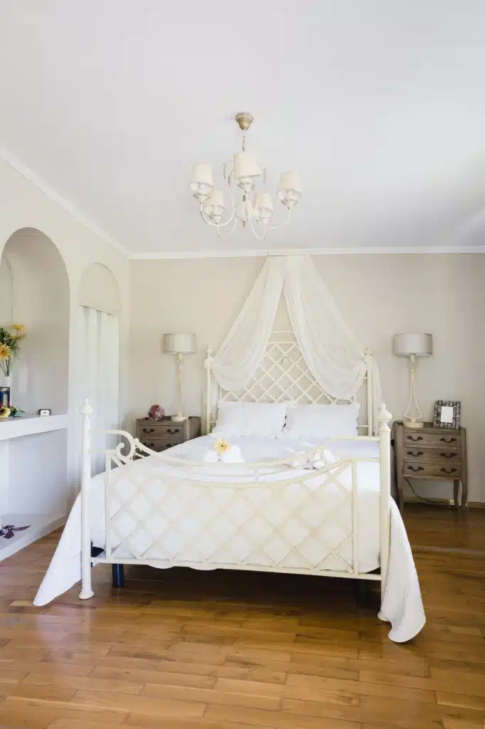 Bedroom with canopy bed at Casa di campagna