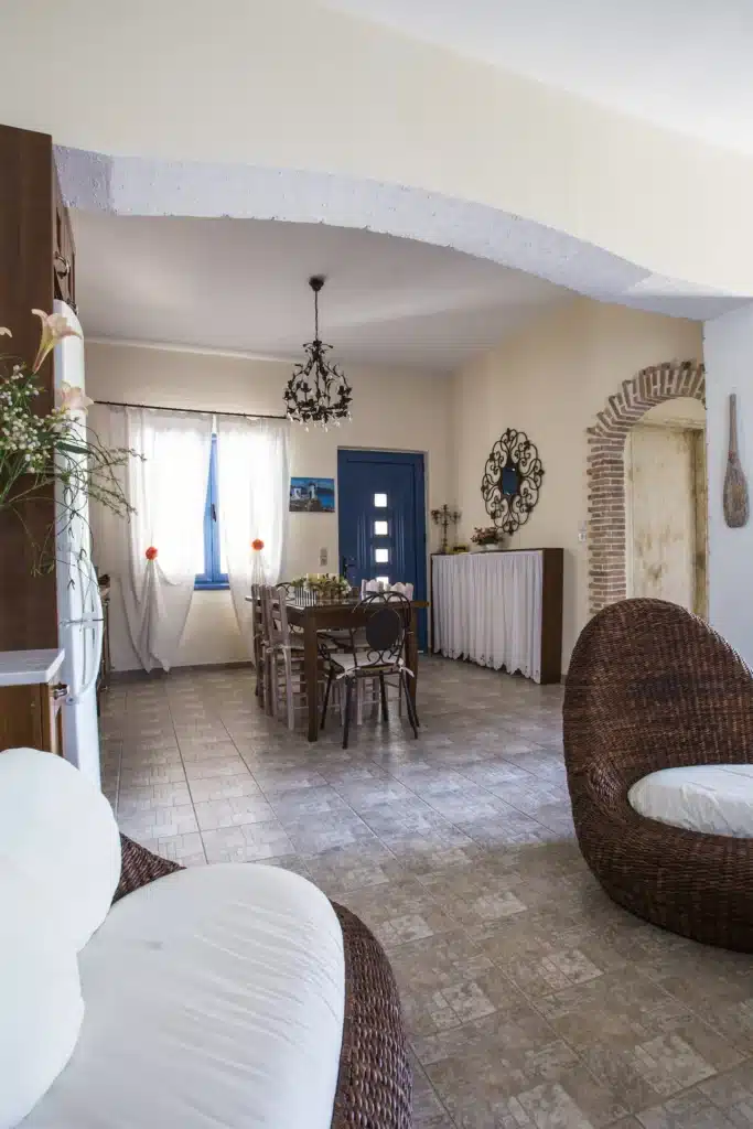 Dining room with large table at Casa di campagna