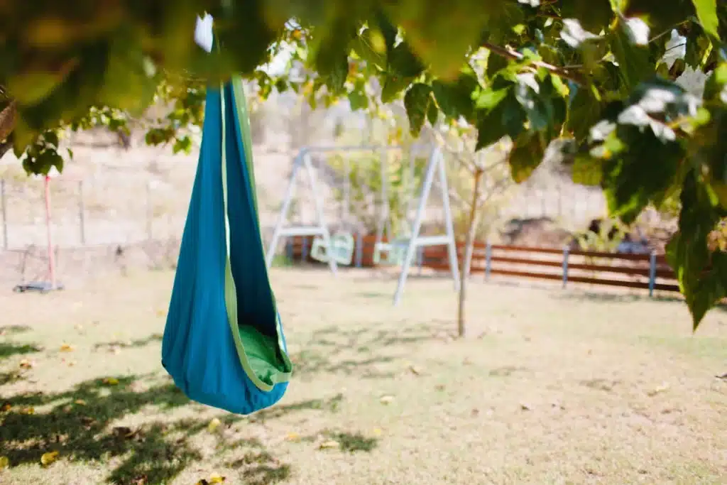 Hanging chair in the garden at Casa di campagna