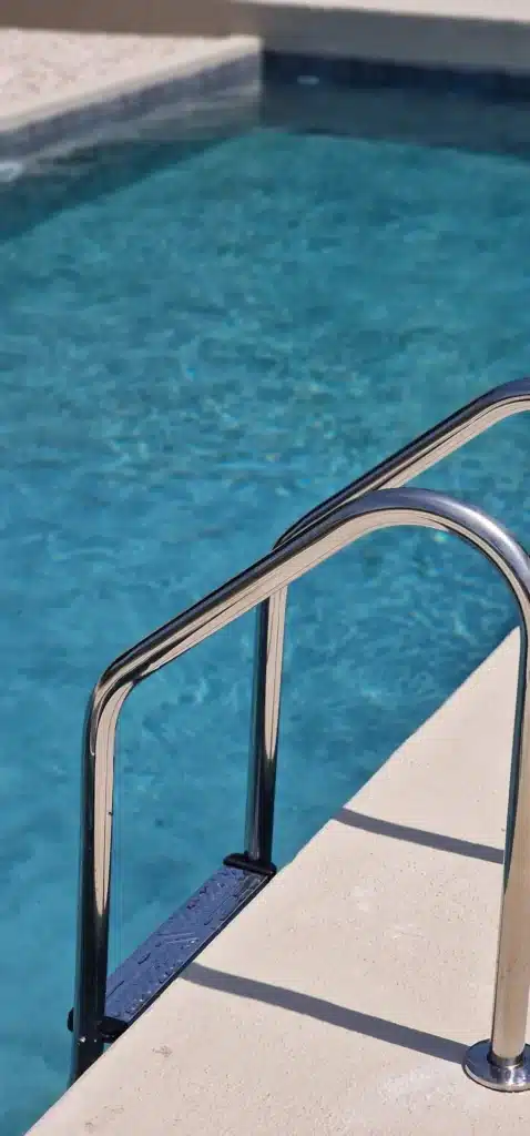 Pool steps and handrail at Casa di campagna